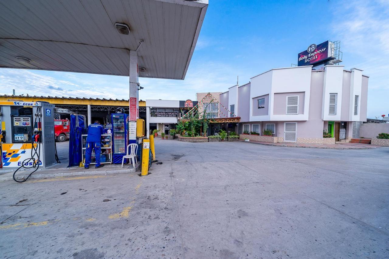 Ayenda Baly Express Hotel Malambo Exterior photo